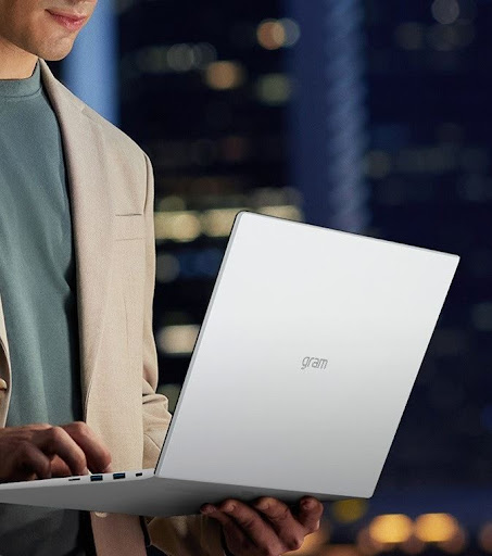 LG그램 17ZD90R-GX76K: i7 프로세서로 업무 효율 극대화